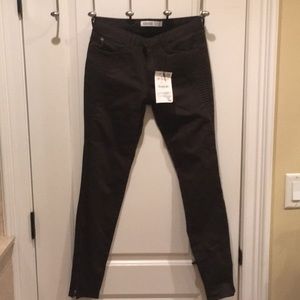 Zara skinny jeans. Price is shown in euros.